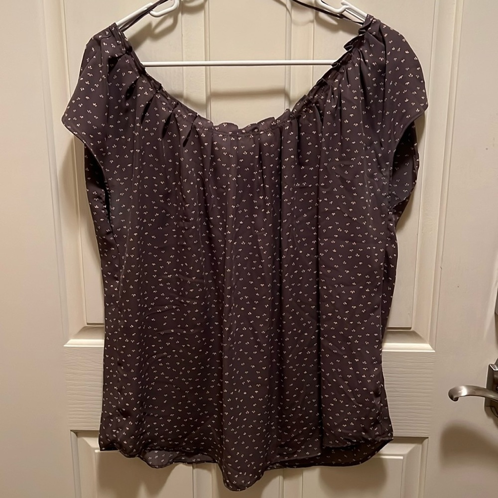 Lauren Conrad pink and grey cap sleeve top 
Size large